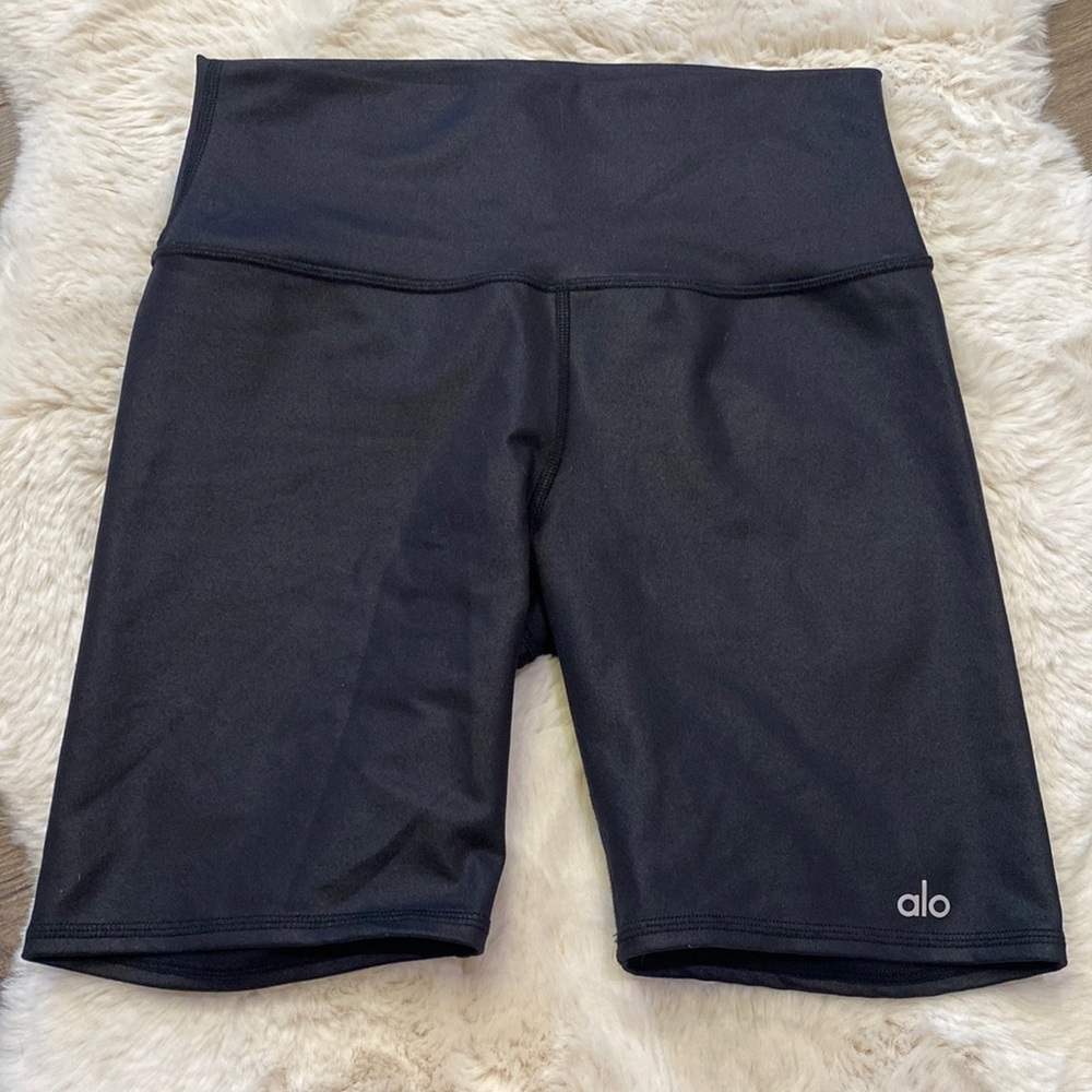 Alo High-Waisted Biker Shorts in Glossy Black
